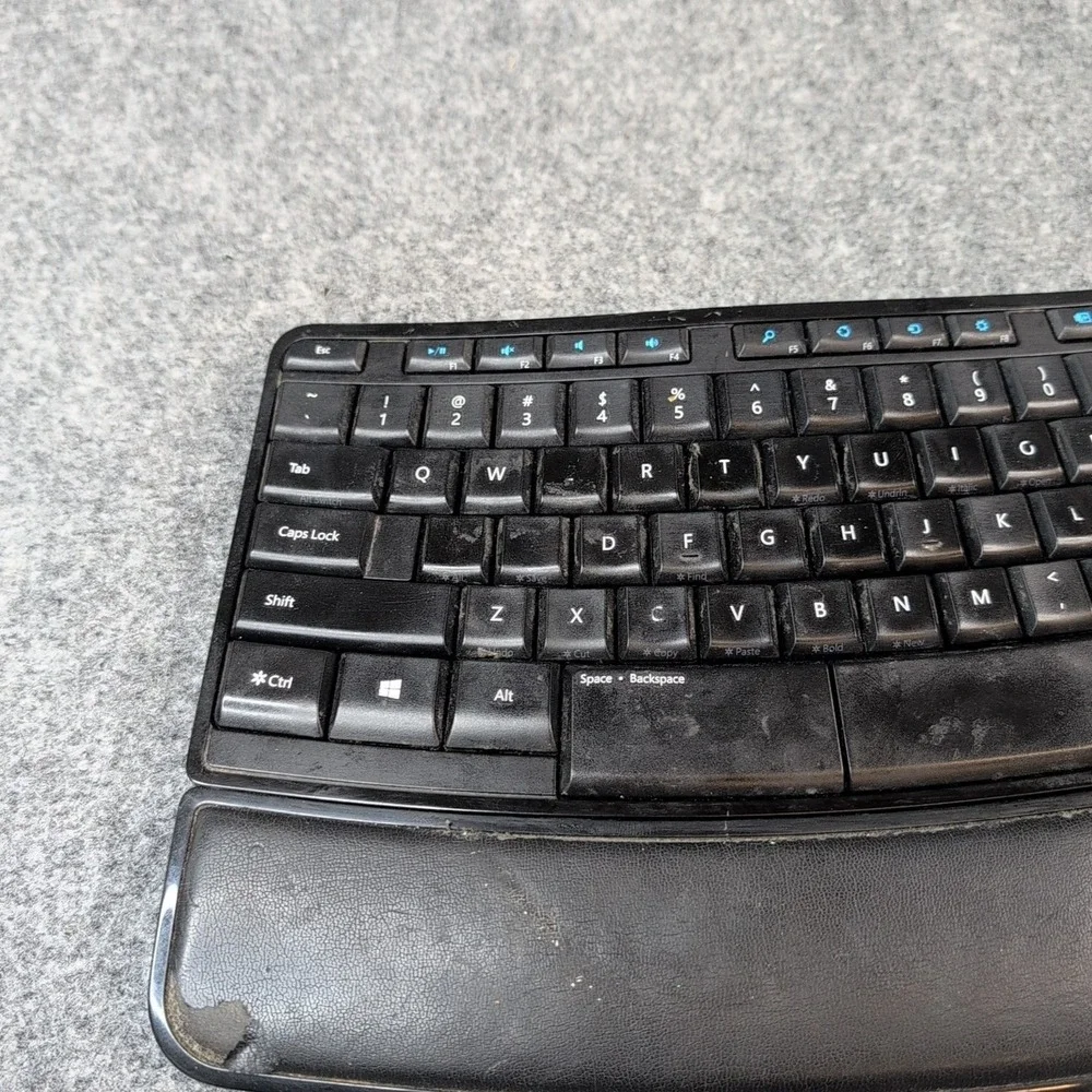Microsoft Sculpt Comfort Keyboard Wireless Black KGR1173 Mod. 1531 *No Receiver*